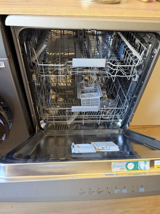 Maquina de lavar loiça Indesit (Como nova)