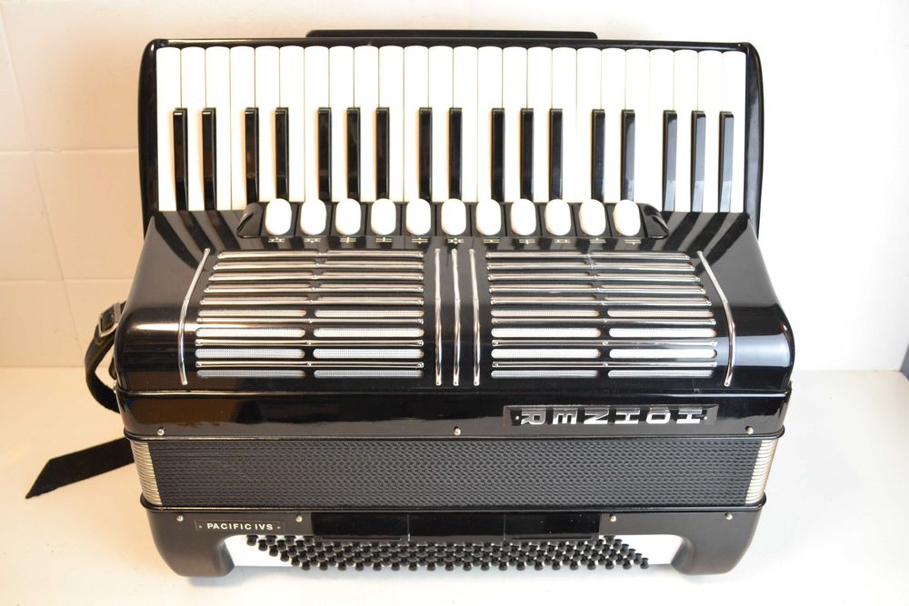 Vendo Hohner Pacific IVS 4 Voz N. 240