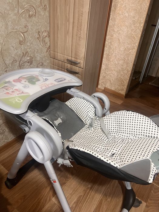 Стільчик для годування  Chicco Polly 2 Start, 4-х колісний