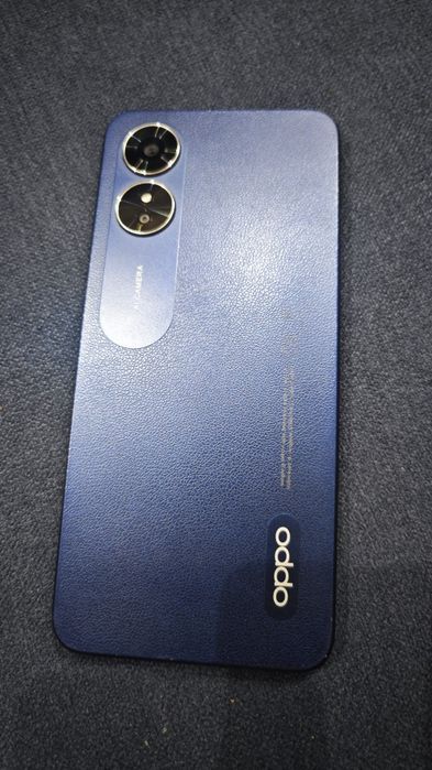 Oppo A17 smarfon
