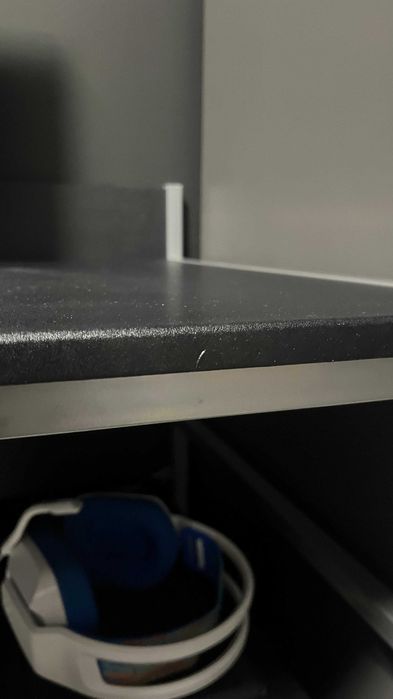 Biurko czarne z metalową ramą