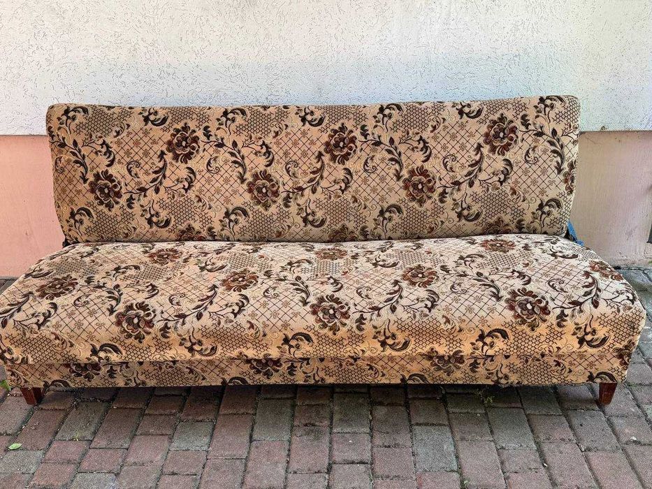 Диван розкладний.Кухня вітрина і низ з шуфлядами