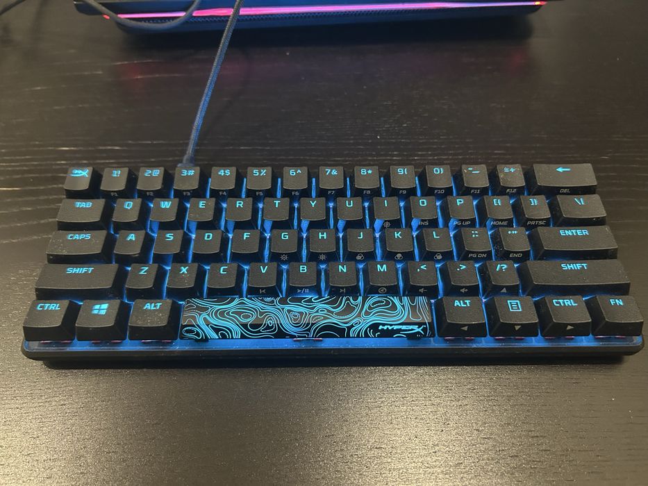 Vendo teclado Hyperx Alloy Origins 60 (red) com um mês de uso.