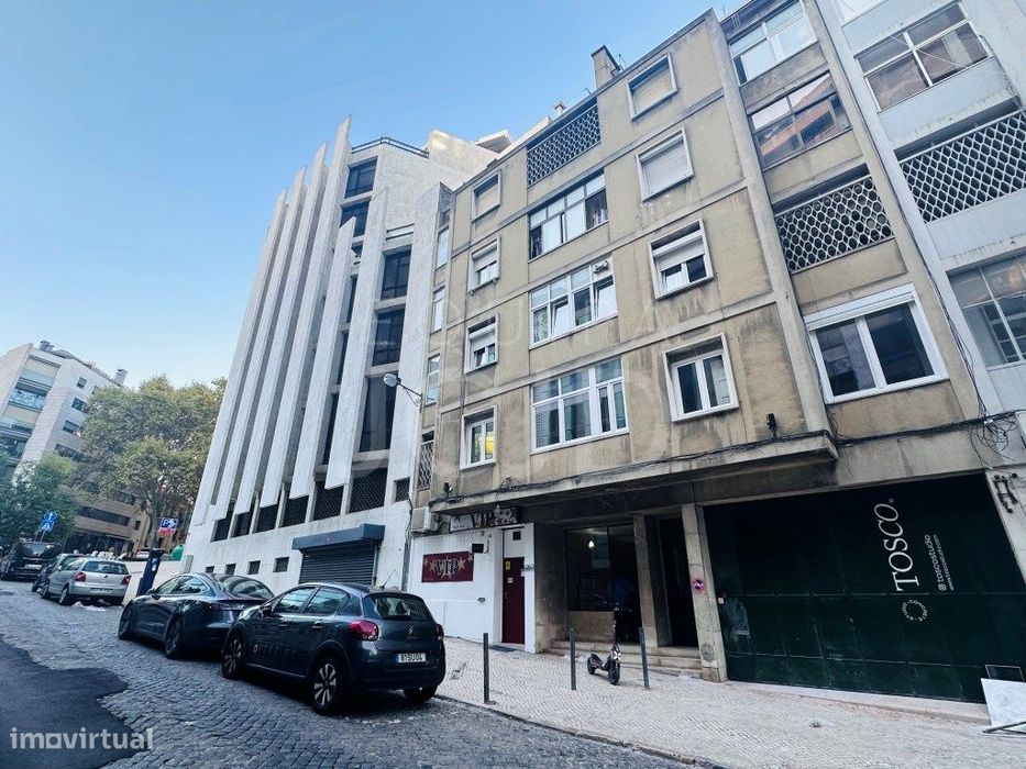 Apartamento T0+1 com Grande Terraço e Sótão - Avenidas Novas, Lisboa