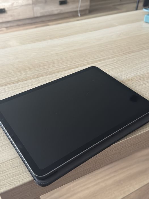 IPad Air 5 generacji 64 GB + Magic Keyboard