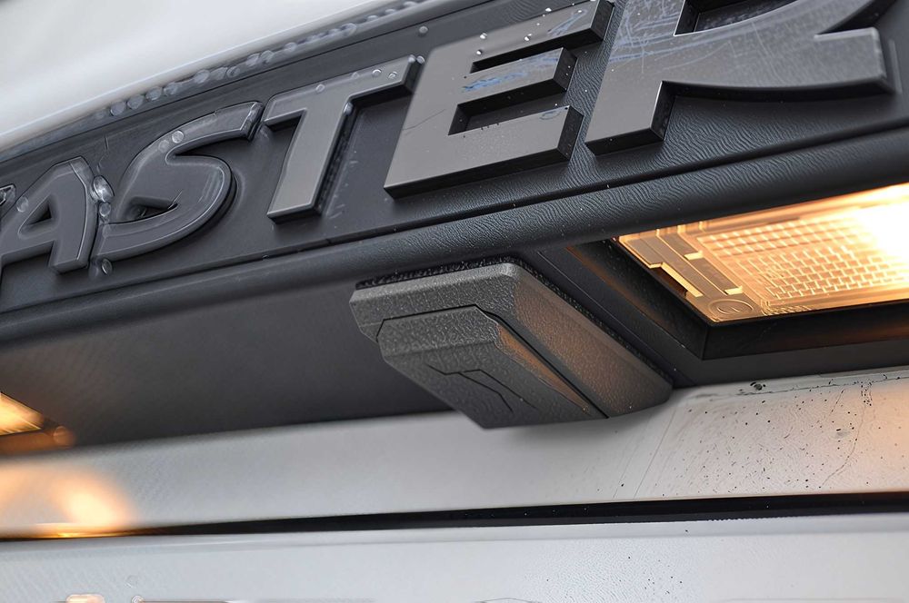 Камера заднього огляду із автоматичною функцією відкривання/закривання