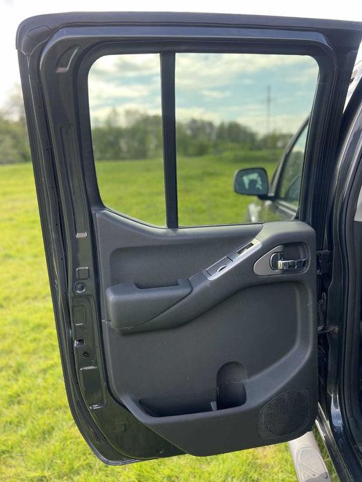 Двері дверь дверка передня Nissan Navara D40 Pathfinder R51