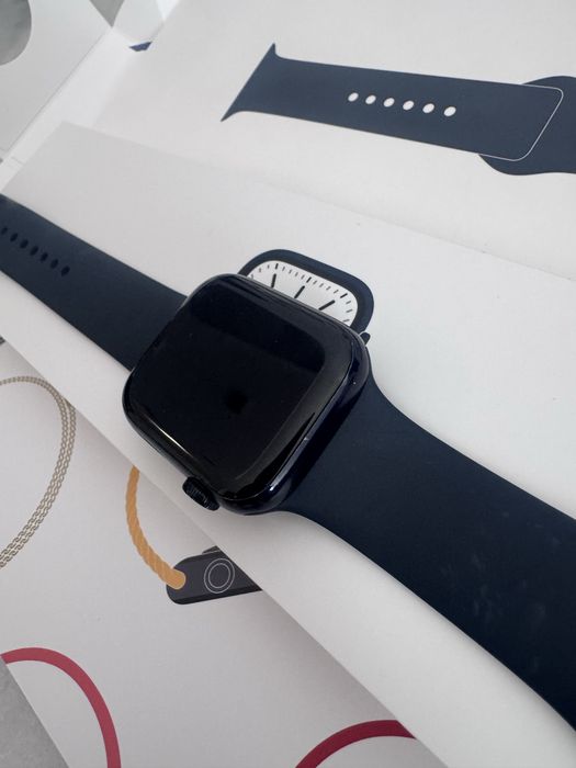 Apple Watch Series 7 (GPS + Cellular)