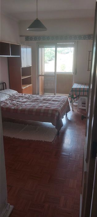 Quarto casal ou individual 16 m2 com varanda - Lumiar Lisboa