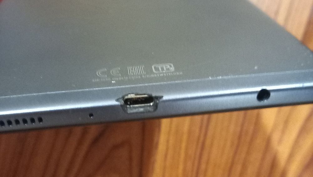Планшет Samsung T220 неробочий