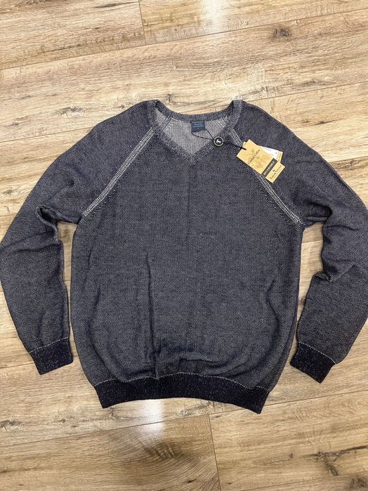 Легкий светр на чоловіка розмір S