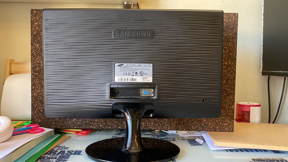 Monitor 14” LED Samsung usado