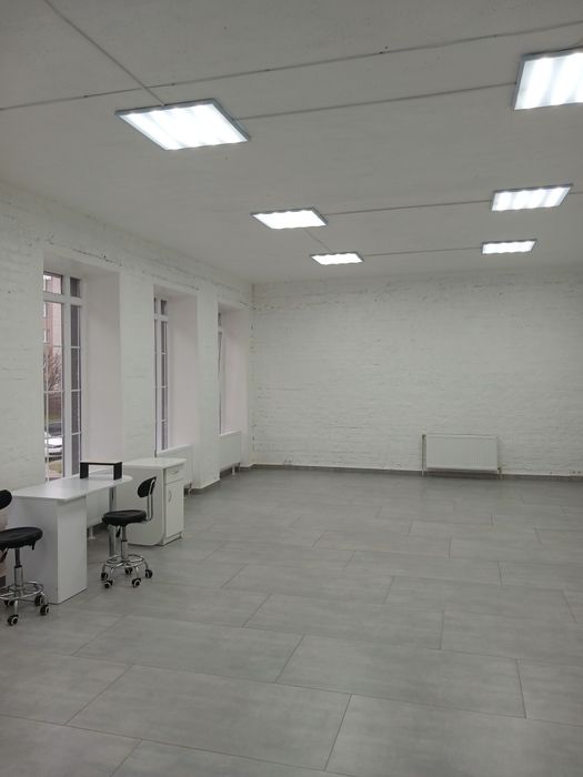 Здам в довгострокову оренду приміщення по пр.Відродження.