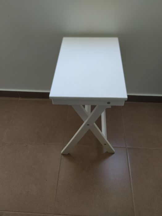 Mesa de apoio/pequena secretária articulada  IKEA