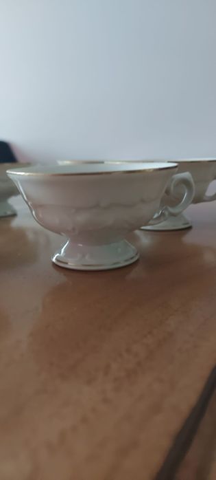 Zestaw filiżanek z porcelany