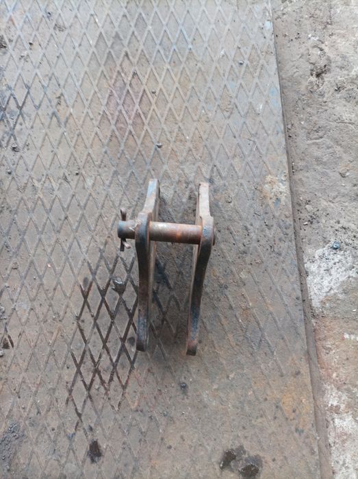 Сережка довантажувача центральної тяги ЮМЗ 40-4605104