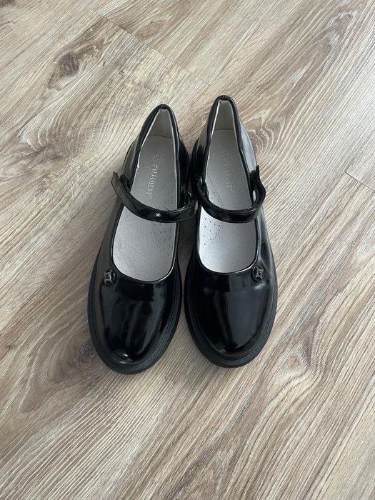 Взуття дитяче 37 розмір