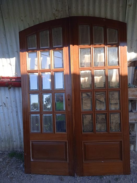 Vendo portas com  vidros