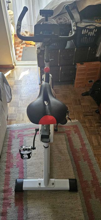 Bicicleta Estática Relativamente Nova