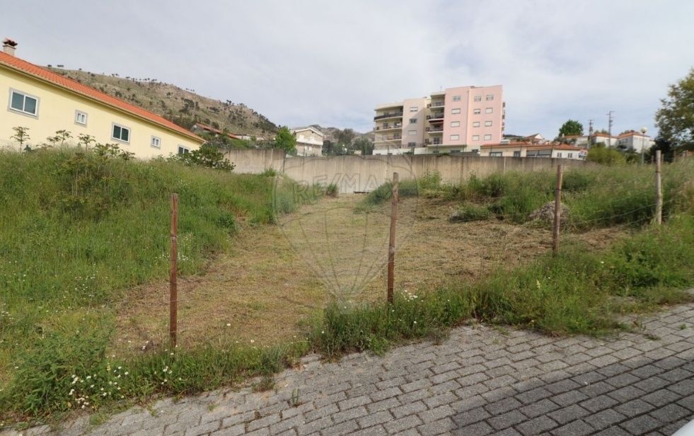 Lote de terreno 1113 M2 para venda em Vila do Carvalho - Covilhã