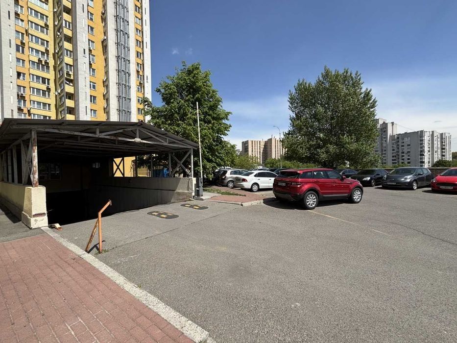 Продаж паркомісця за адресою проспект лобановського, ЖК Червонозоряний