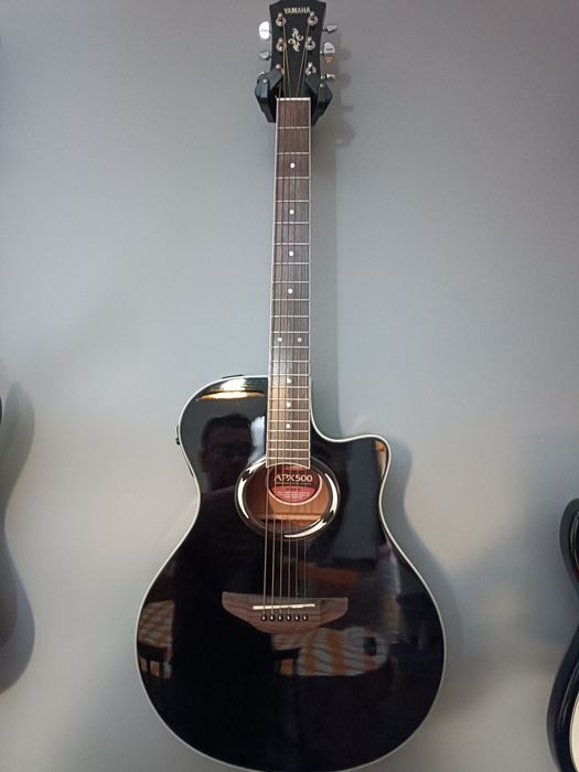 Guitarra Yamaha APX500