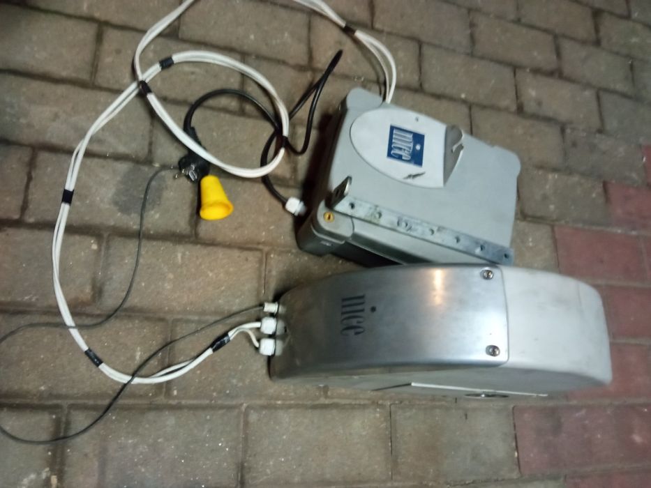 Automat nice 230 v do bramy garażowej segmentowej