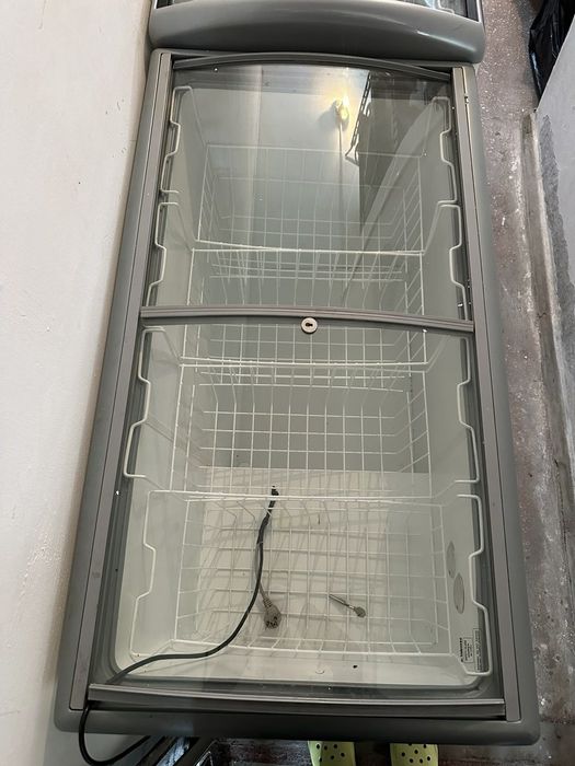 Холодильна ларь морозильна камера  вітрина морозилка торгове Juka