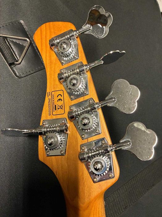 Baixo Marcus Miller L5