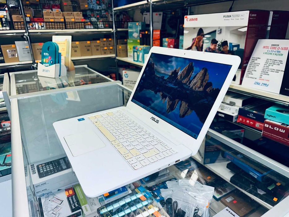 Laptop ASUS R417S 14" biały N3050 2GB SSD 256GB Win 10