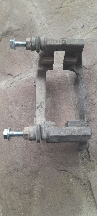 Продам задню скоба СУПОРТА. , скобу,кронштейн, вилка,ОРИГІНАЛЬНА.Skoda