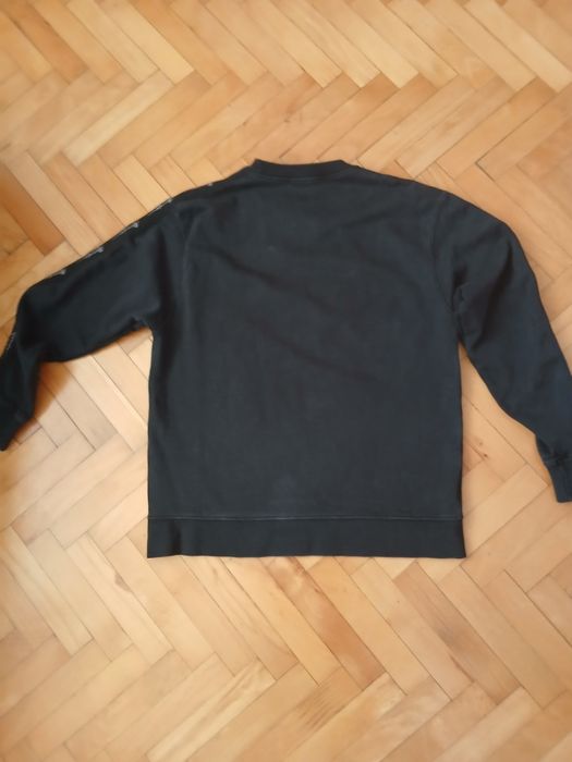 Bluza dresowa czarna z małym napisem L Mennace