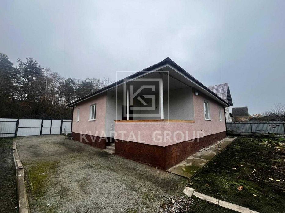 Будинок в мальовничому містечку. Бучанське водосховище