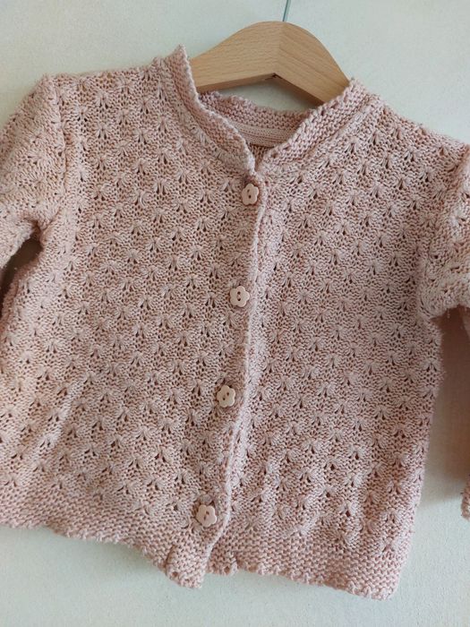 Ażurowy sweterek dla dziewczynki r. 74