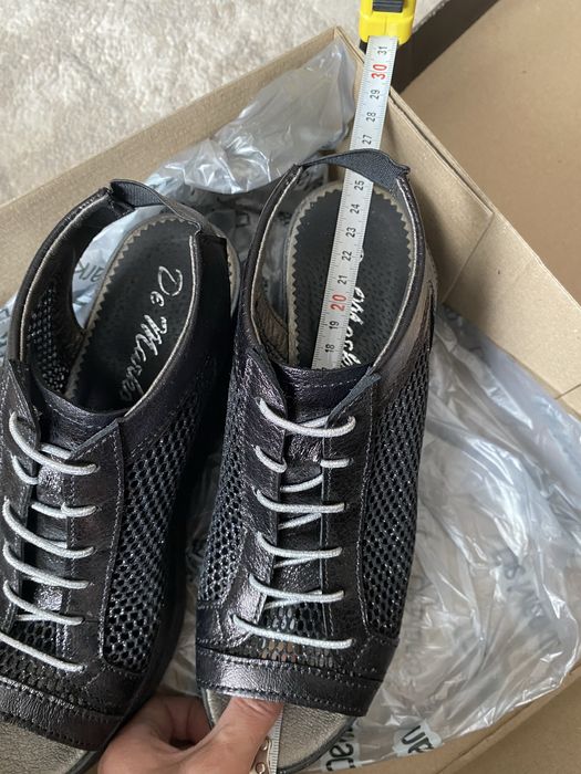 Босоніжки на платформі