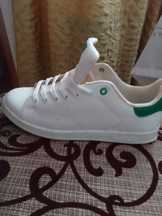 Шкіряні кросівки