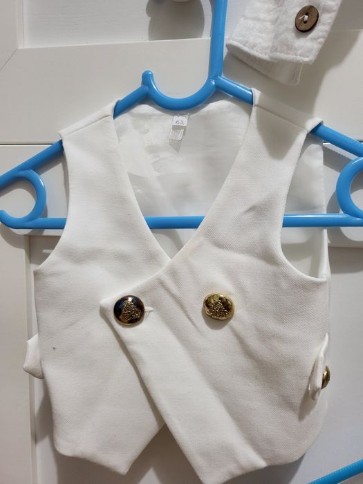 Biały ecru garnitur kamizelka marynarka spodnie body muślinowe 62