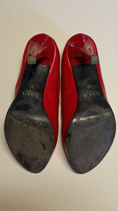 Czerwone skórzane czółenka z odkrytymi palcami rozm. 40 Sala