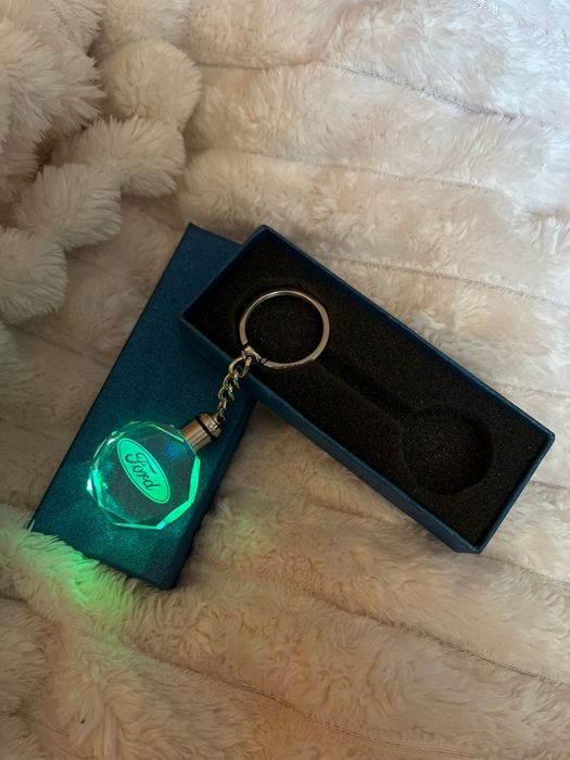 Brelok FORD LED kolory nowy prezent