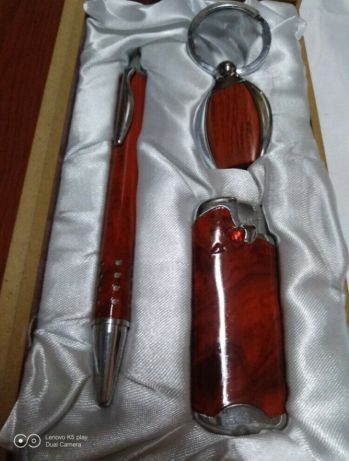 Подарочный набор : Зажигалка, Ручка, Брелок.