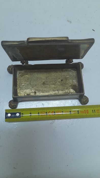 Pequeno guarda joias em metal