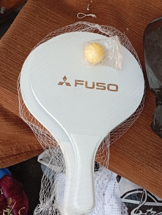 Par Raquetes novas com bola para jogar na praia toda nova