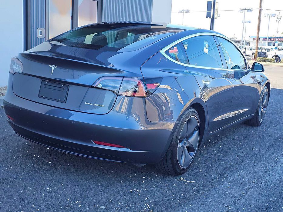 Tesla Model 3 Long Range      2019
