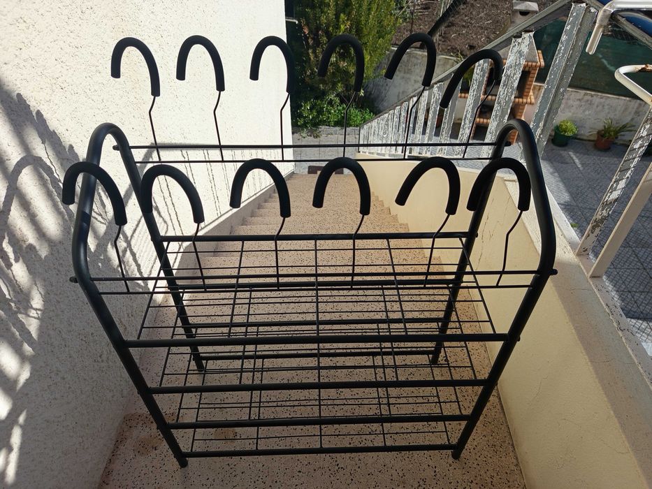 Sapateira metálica preta como nova