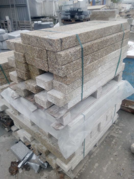 Lancil de granito serrado