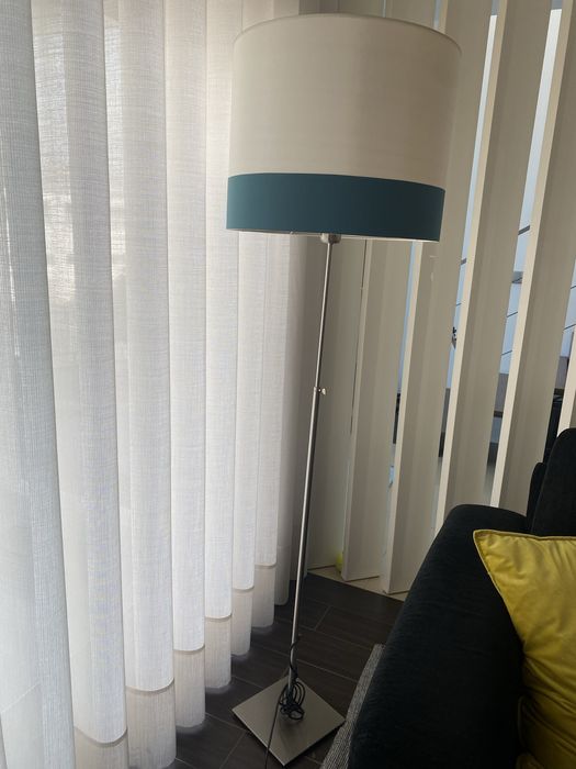 Candeeiro de pé e de mesa com abat joiur