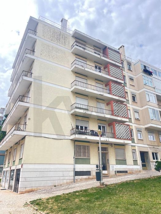 Arrendamento - Apartamento T2+1 totalmente renovado | Rua Martins Bara