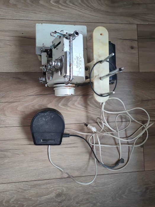 Elektryczna maszyna do szycia  Arka Radom FN2-5D