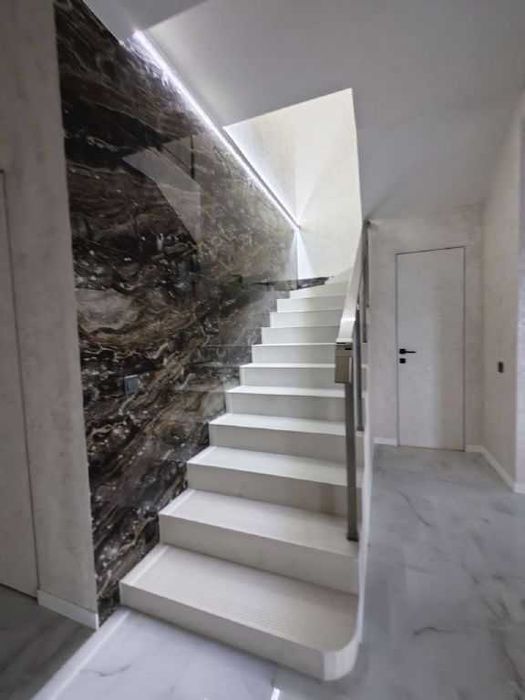 Новый 2-х этажный дом с ремонтом, гаражом и подвалом в Фонтанке 1!