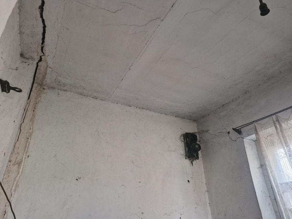 Продається 1/2 житлового будинку з ділянкою 10 соток та маленьким пруд